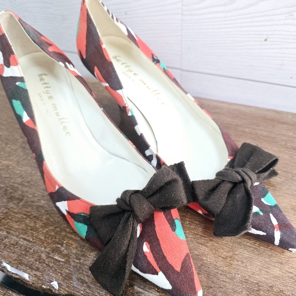 Bettye Muller Heels with Bow - Picture 9 of 10